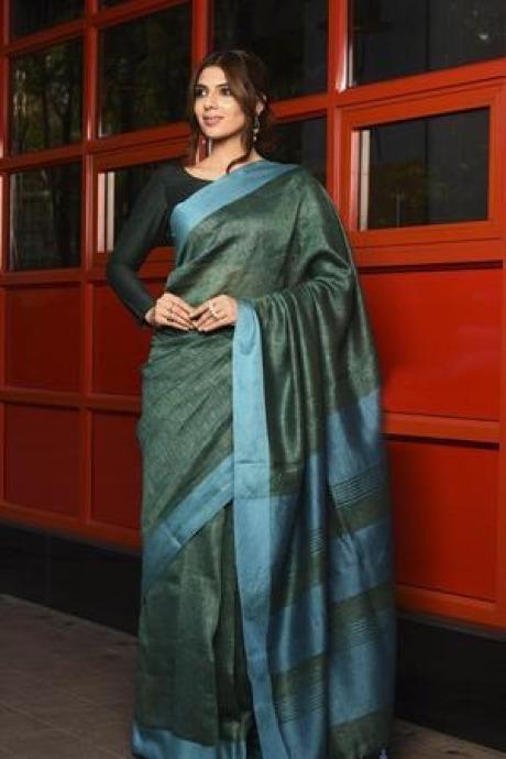 Green Linen Saree With Silver Stripes Design at Rs.2950/Piece in kottayam  offer by Prism Designs