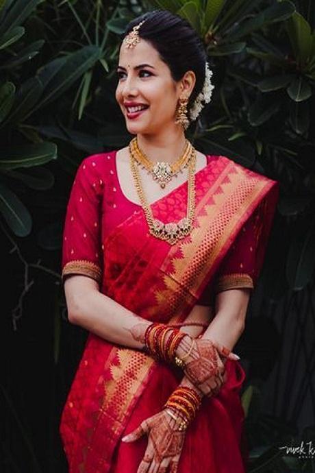10 Bollywood Actresses in Red Sarees