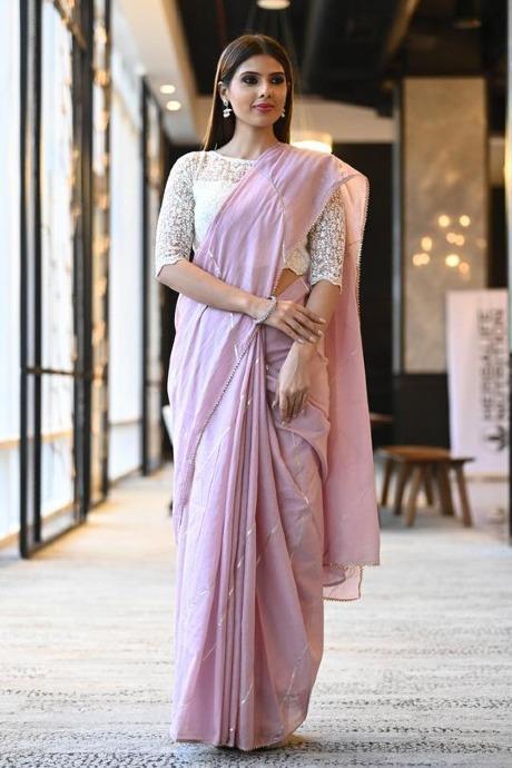 Mesmerising Women's Light pink Colour Pure Linen Saree With Blouse Pie