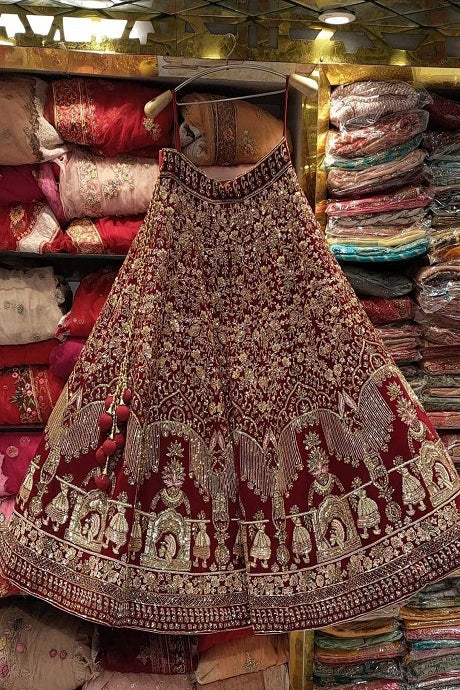 CAN BE CUSTOMISED AS ONE PIECE GOWN AS WELL 🌸🌺 🎊 *WEDDING LEHENGA CHOLI*  🎊 This red lehenga comes with a similar color art ... | Instagram