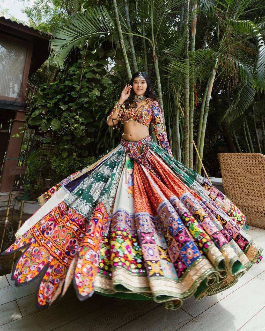Indian belle - Resham ka lehenga. Lehenga hai mehnga mera🤣 wearing: Pranay  Baidya an Ice blue lehengha skirt in organza and cotton silk base with heavy  embroidery. It is paired with matching