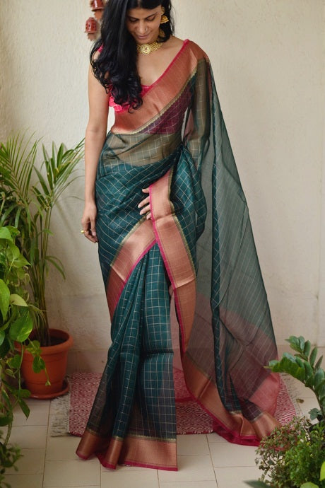 Chatoyant Green Soft Silk Saree With Divine Blouse Piece – jineliyafashion