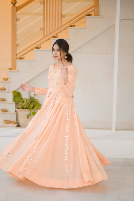 30+ Engagement Dresses For Brides-To-Be | Engagement dress for bride, Engagement  gowns, Indian wedding gowns