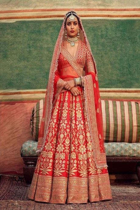 This Sabyasachi Bride Looked Royal In A Red Lehenga, Her Wedding Jewellery  Is Steal-Worthy