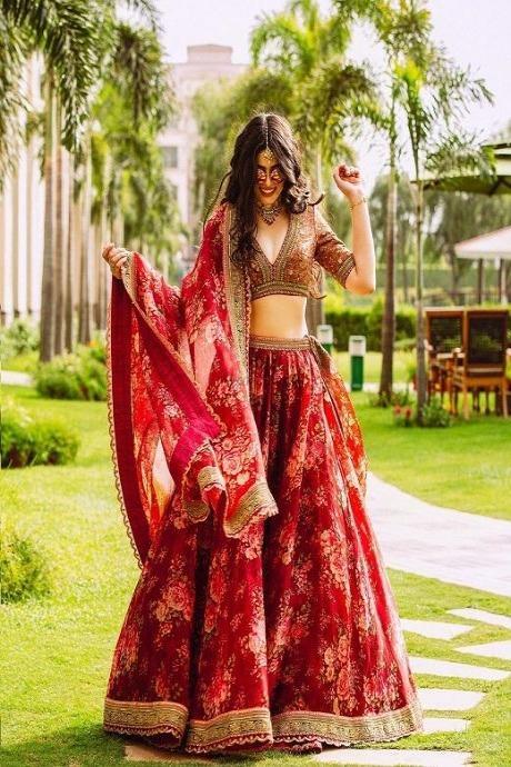Heavy Designer Lehenga Choli Pink Colour in Velvet Fabric.