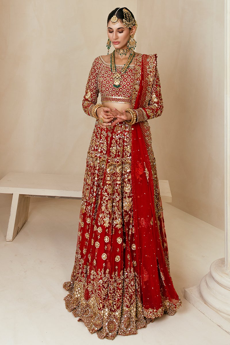 Golden Pakistani Bridal Dress in Lehenga Gown Style | Pakistani bridal  dresses, Pakistani bridal dress, Pakistani bridal
