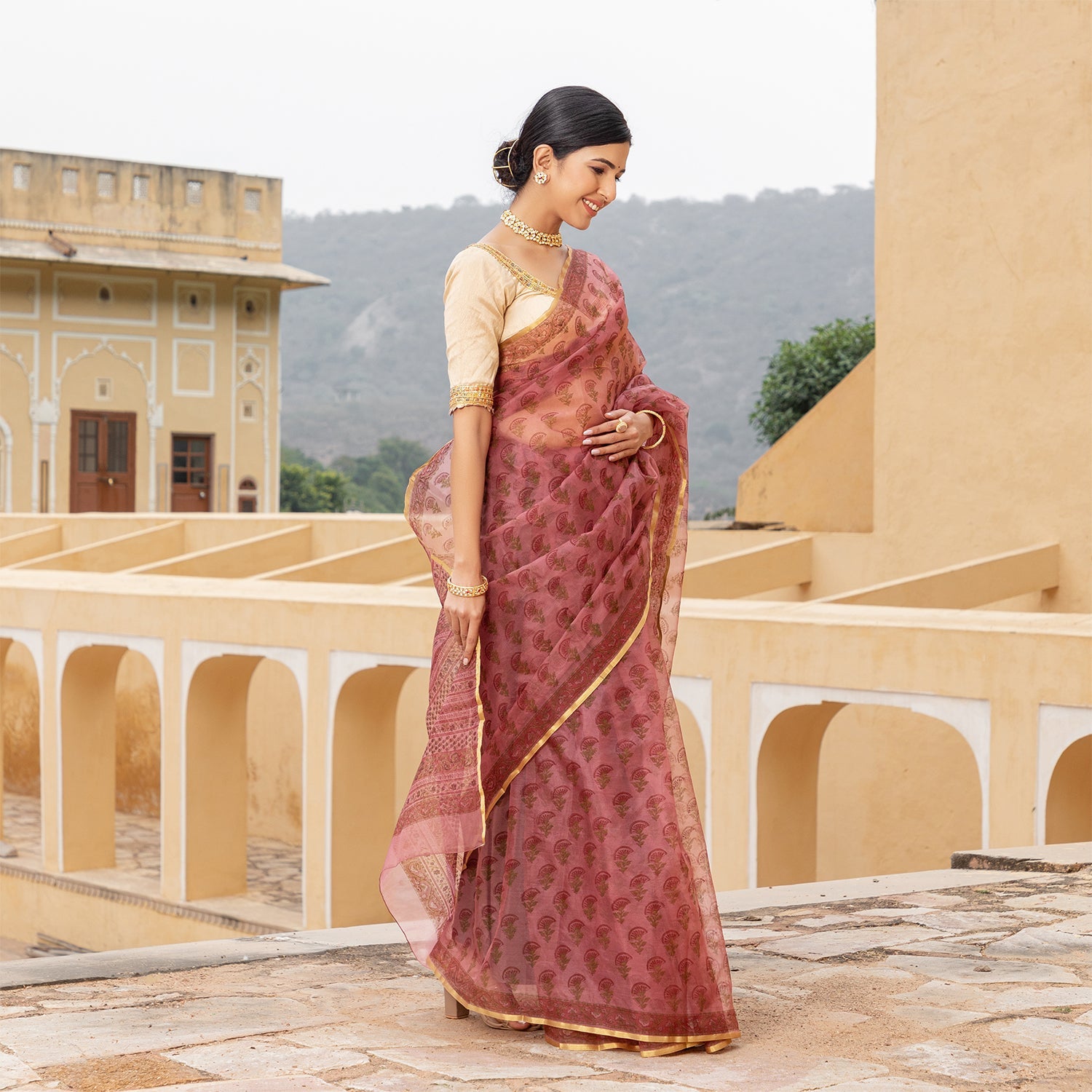 Woven Kanjivaram Silk Saree in Beige & Peach Color – Lady India